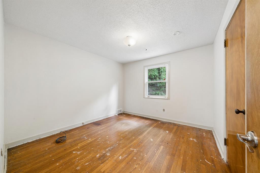 610 Cascade Road Pittsburgh, PA 15221 - Photo 16 of 33