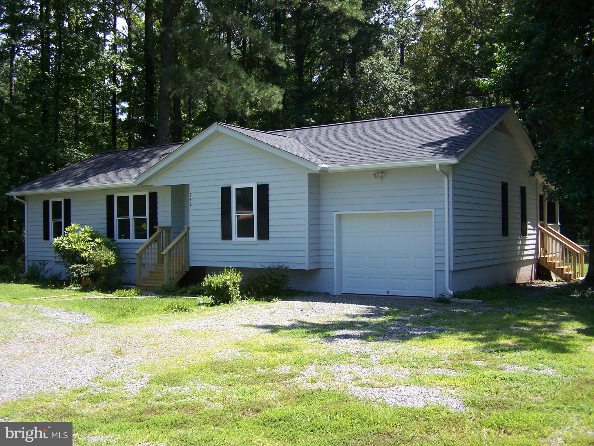 742 North Glebe Road Montross, VA 22520 - Photo 1 of 14 Exterior (Front)