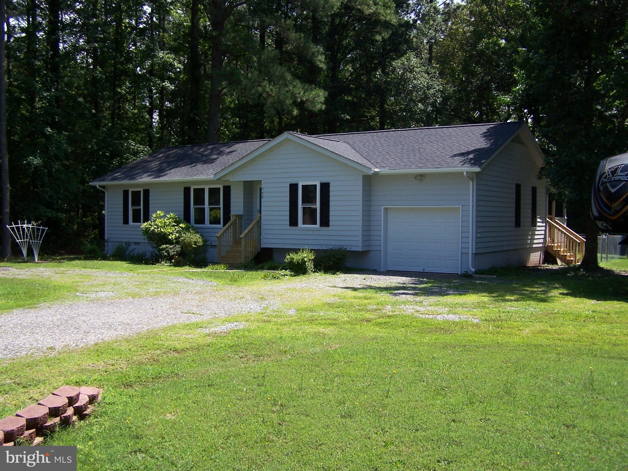 742 North Glebe Road Montross, VA 22520 - Photo 2 of 14 Exterior (Front)