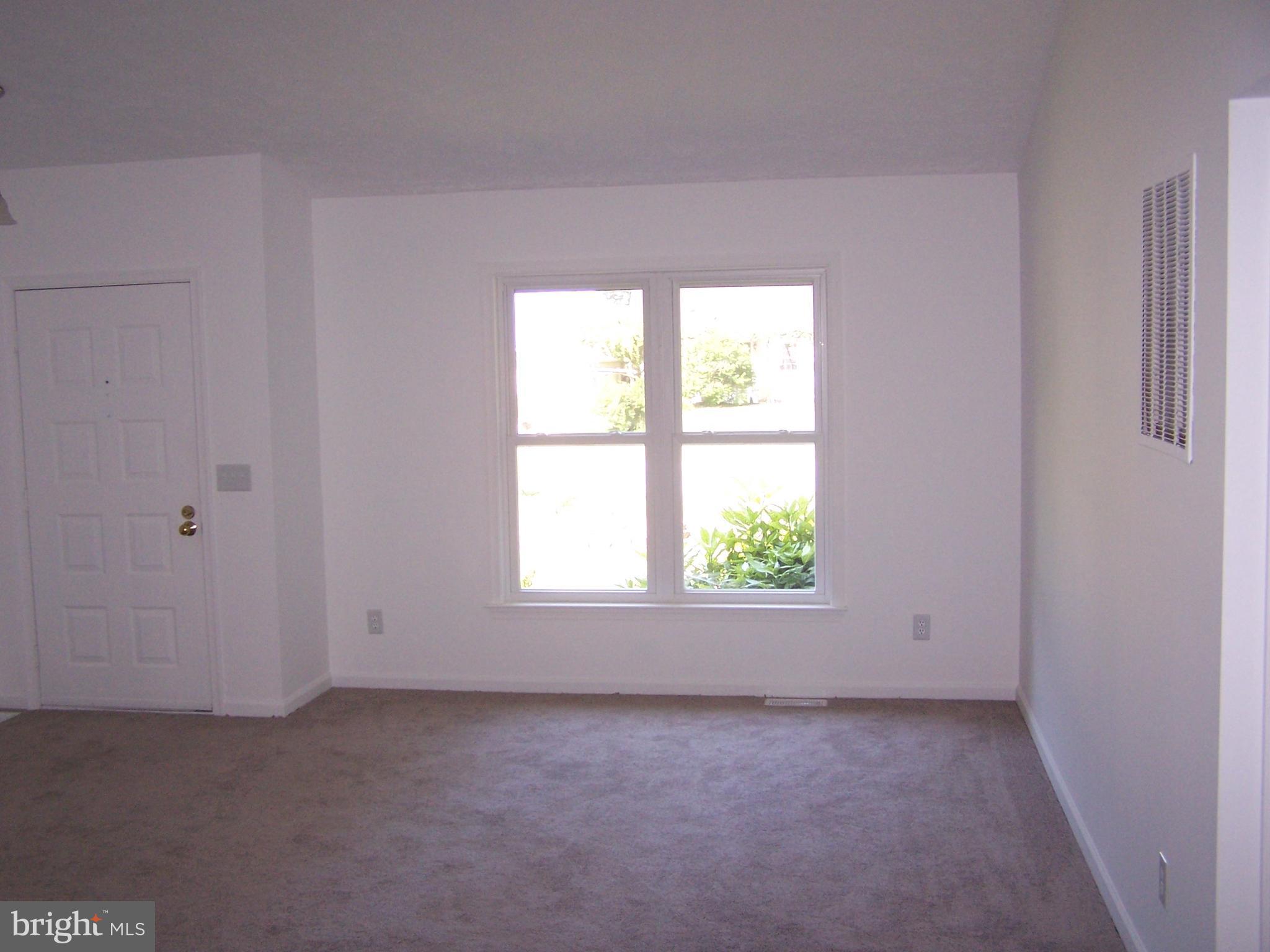 742 North Glebe Road Montross, VA 22520 - Photo 5 of 14 Living Room