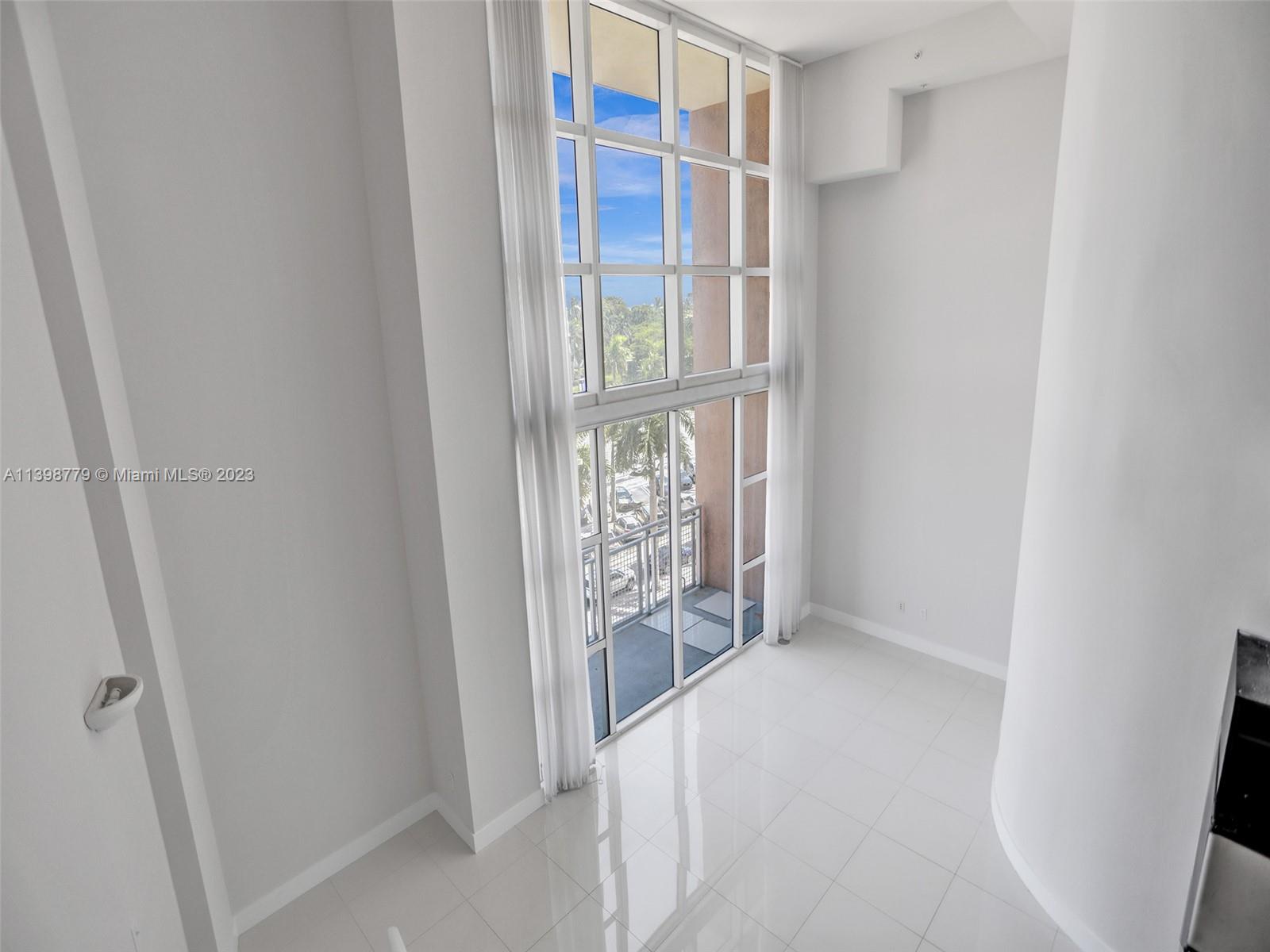 244 Biscayne Boulevard, Unit 439 Miami, FL 33132 - Photo 13 of 49 an empty room with windows