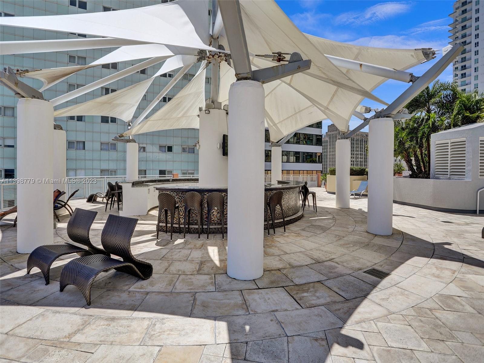 244 Biscayne Boulevard, Unit 439 Miami, FL 33132 - Photo 44 of 49 a view of a patio with table and chairs