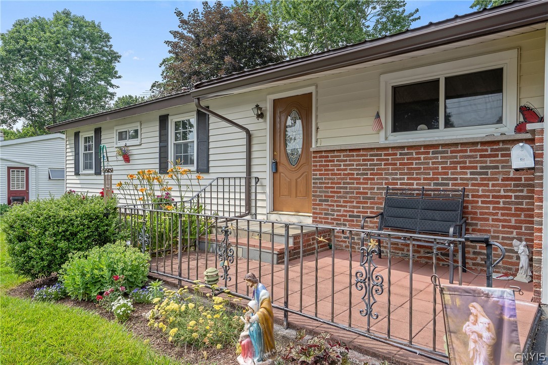 9 Cardinal Path Liverpool, NY 13090 - Photo 4 of 40 Gallery Image 4