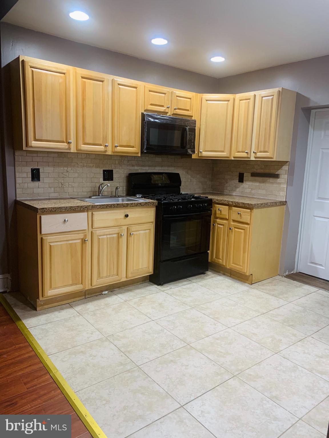 5933 Lansdowne Avenue Philadelphia, PA 19151 - Photo 3 of 12