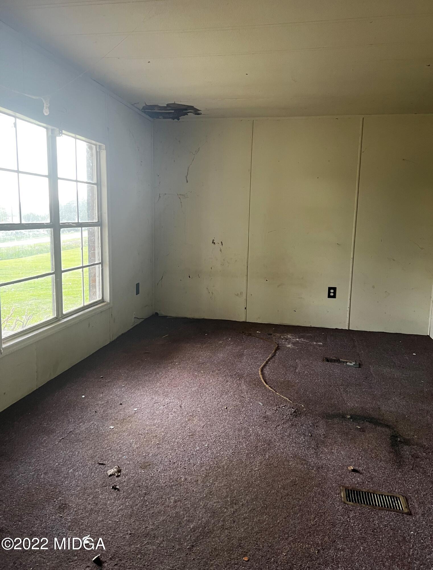 6509 Skipper Road Macon, GA 31216 - Photo 21 of 28 an empty room with a window