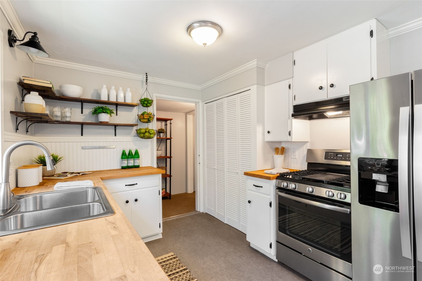 307 Northwest 76th Street Seattle, WA 98117 - Photo 11 of 40