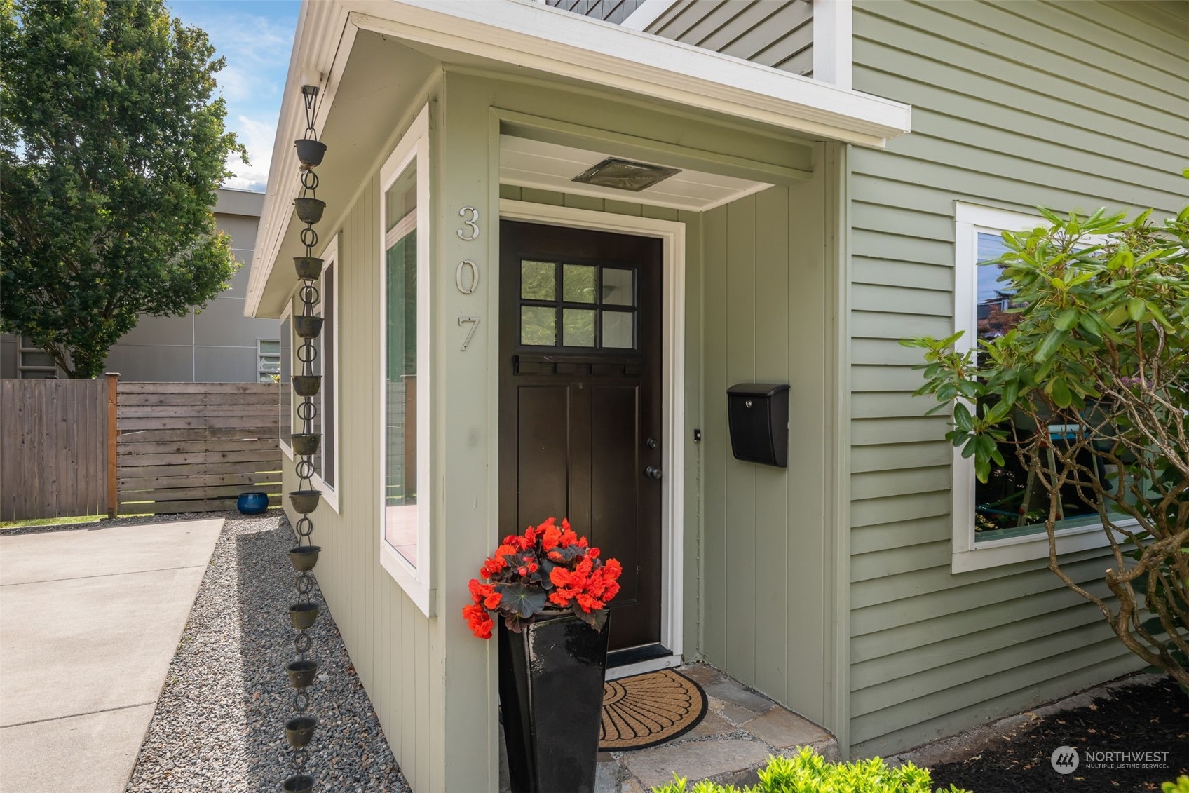 307 Northwest 76th Street Seattle, WA 98117 - Photo 2 of 40