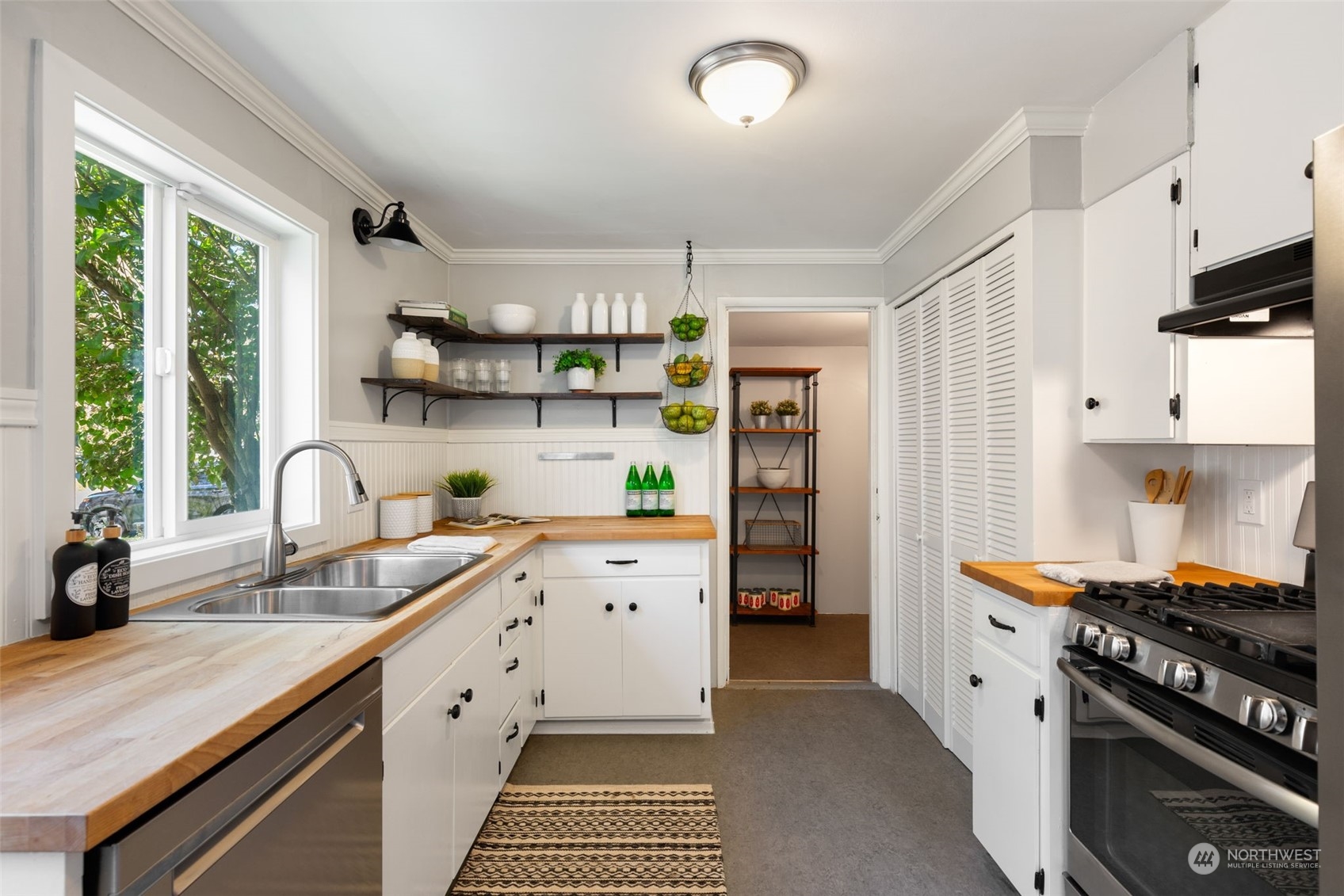 307 Northwest 76th Street Seattle, WA 98117 - Photo 10 of 40