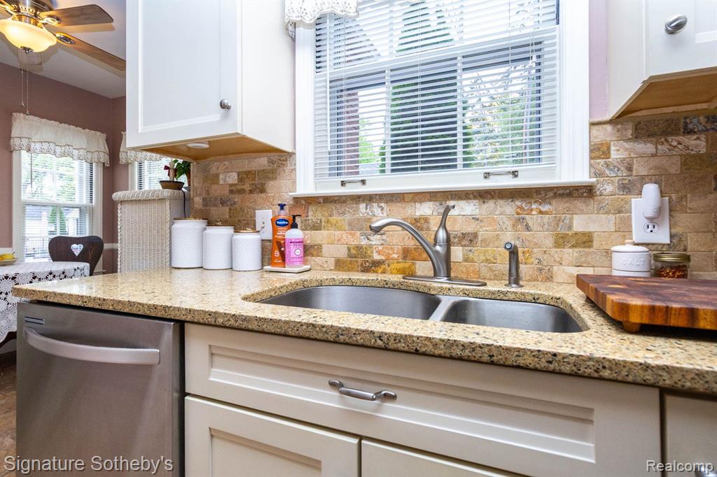 3629 Cumberland Road Berkley, MI 48072 - Photo 15 of 48