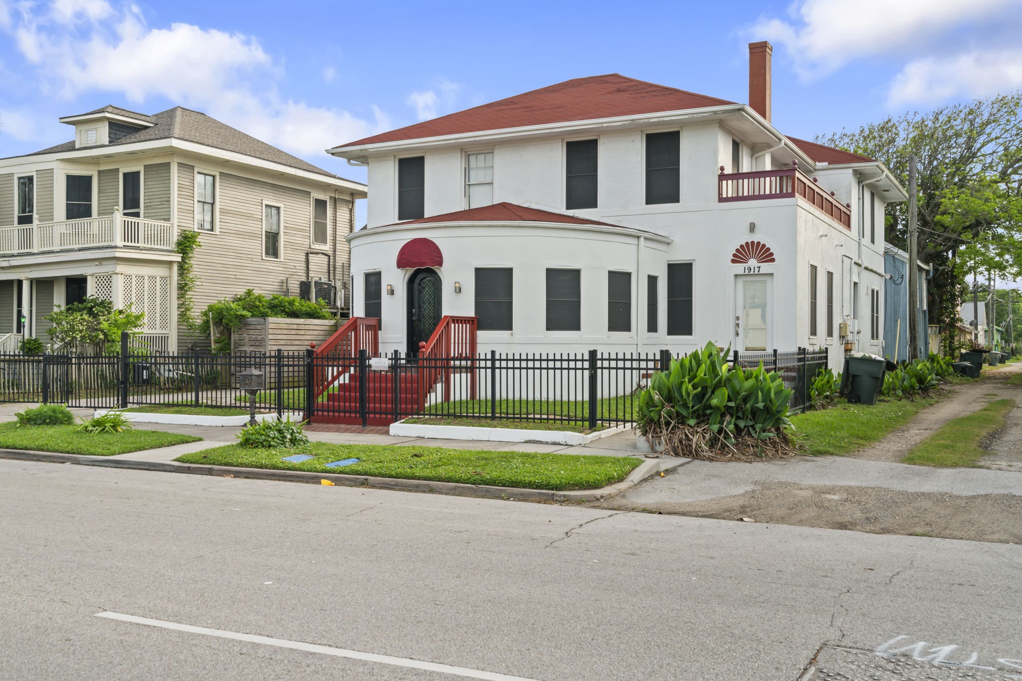 1919 Rosenberg Street Galveston, TX 77550 - Photo 2 of 50 SIde View