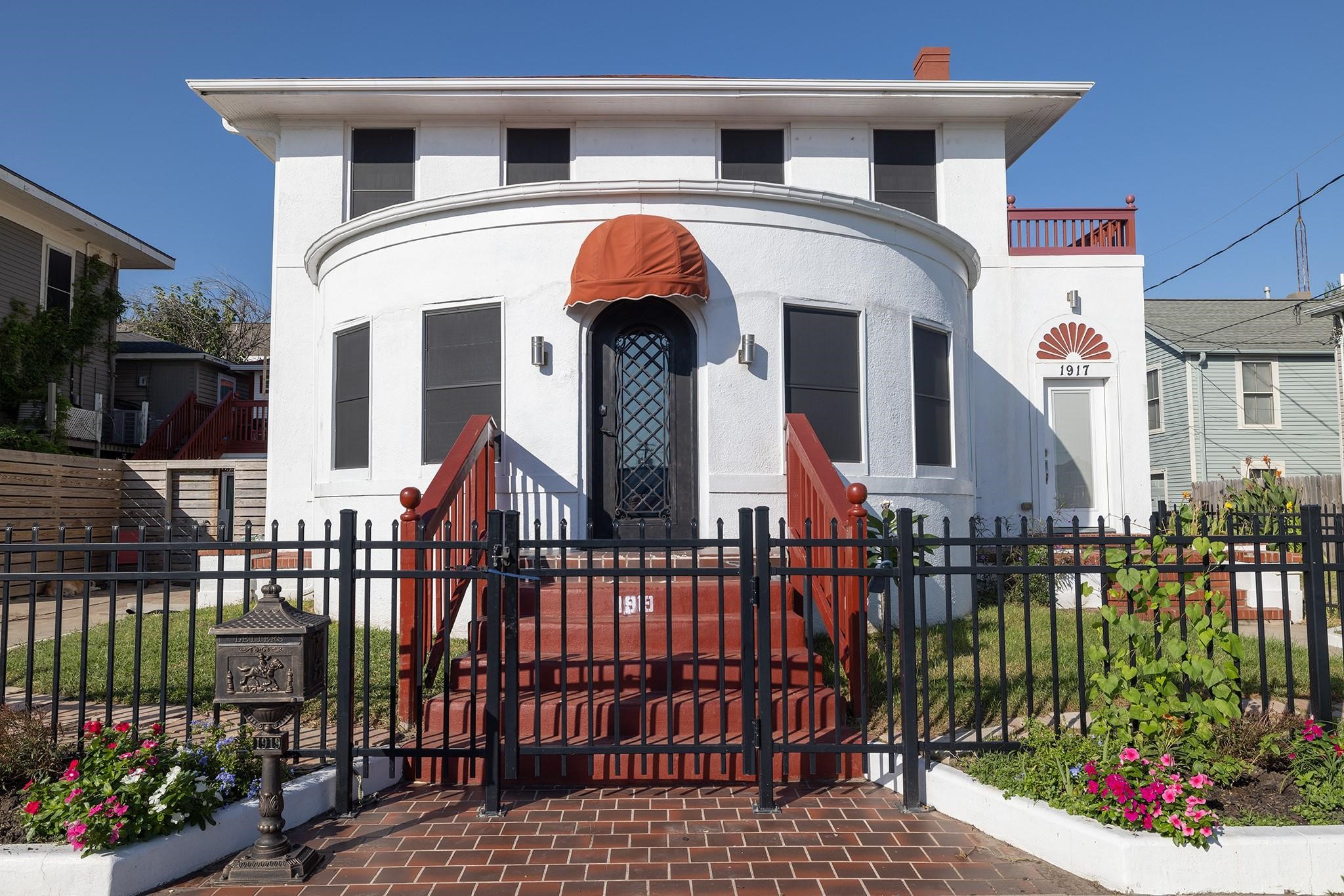 1919 Rosenberg Street Galveston, TX 77550 - Photo 3 of 50 Front View
