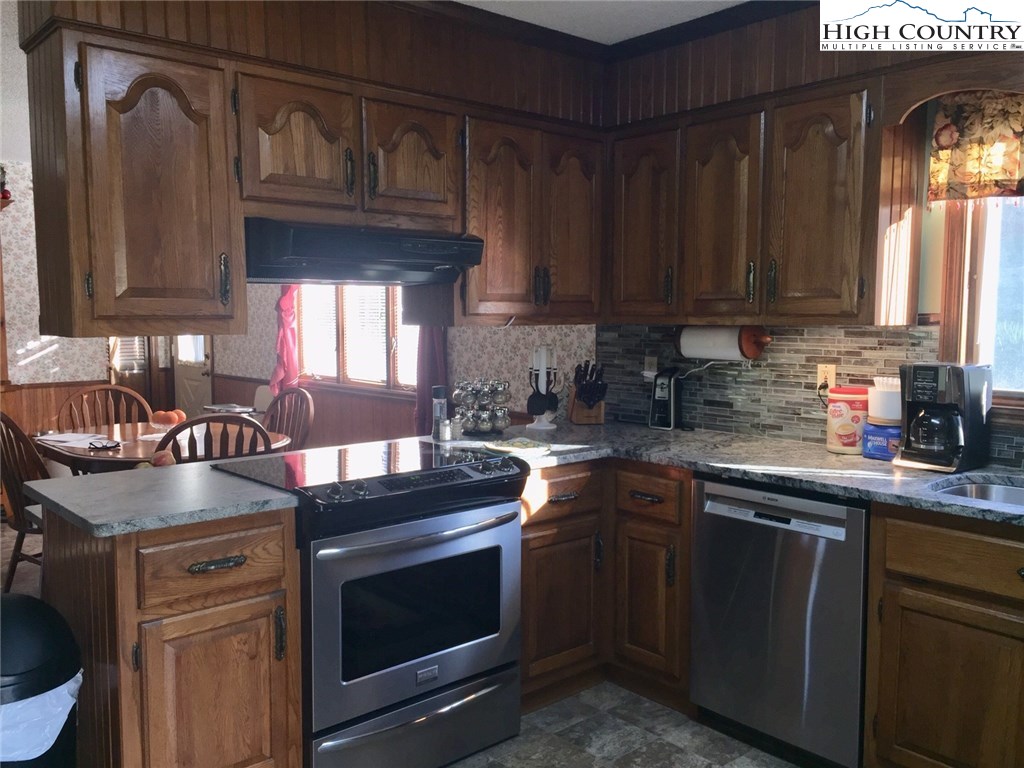 153 Perry Road West Jefferson, NC 28694 - Photo 16 of 36 Gallery Image 16