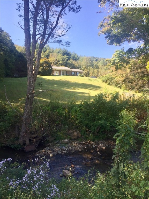 153 Perry Road West Jefferson, NC 28694 - Photo 2 of 36 Gallery Image 2