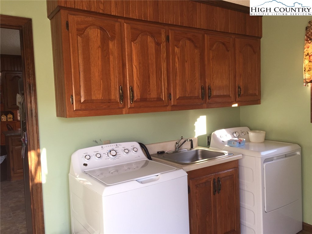 153 Perry Road West Jefferson, NC 28694 - Photo 23 of 36 Gallery Image 23