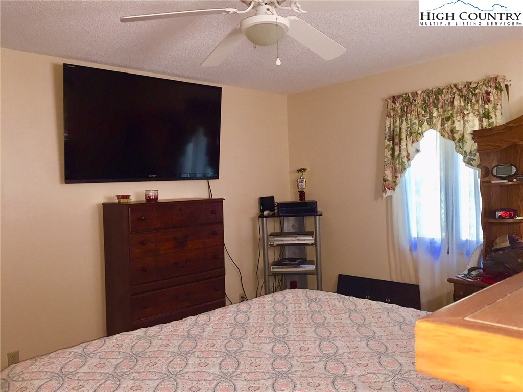 153 Perry Road West Jefferson, NC 28694 - Photo 26 of 36 Gallery Image 26