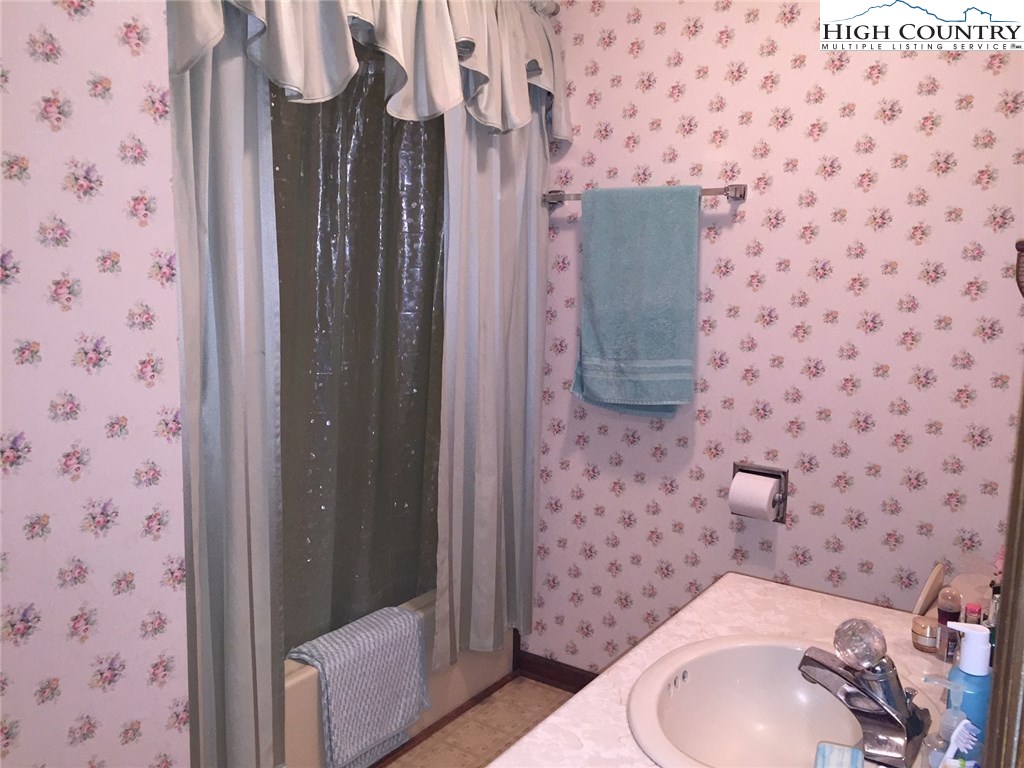 153 Perry Road West Jefferson, NC 28694 - Photo 27 of 36 Gallery Image 27