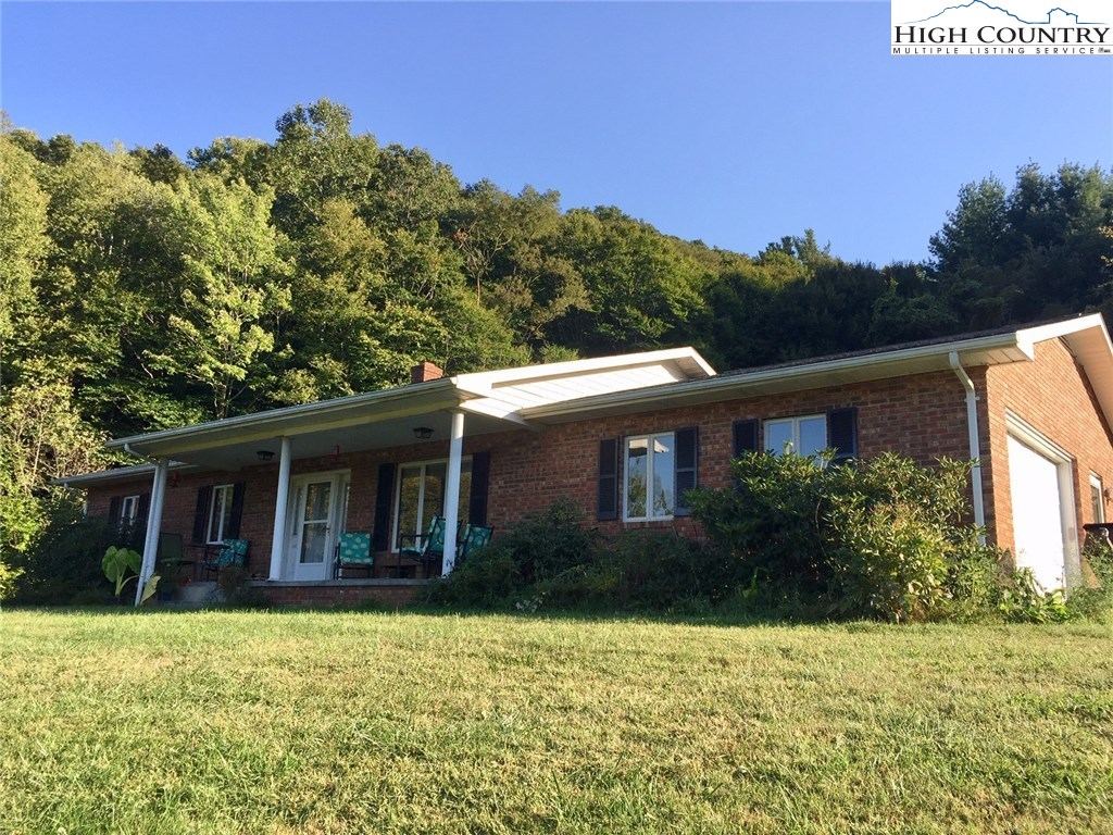 153 Perry Road West Jefferson, NC 28694 - Photo 3 of 36 Gallery Image 3
