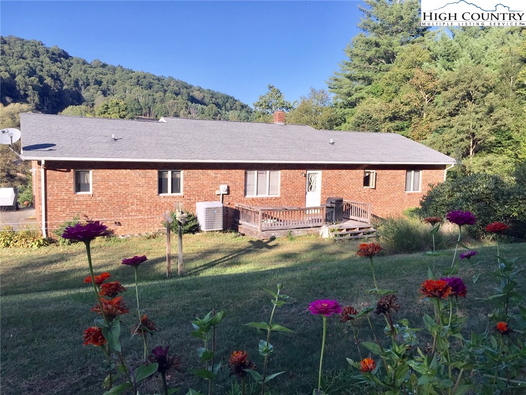 153 Perry Road West Jefferson, NC 28694 - Photo 8 of 36 Gallery Image 8