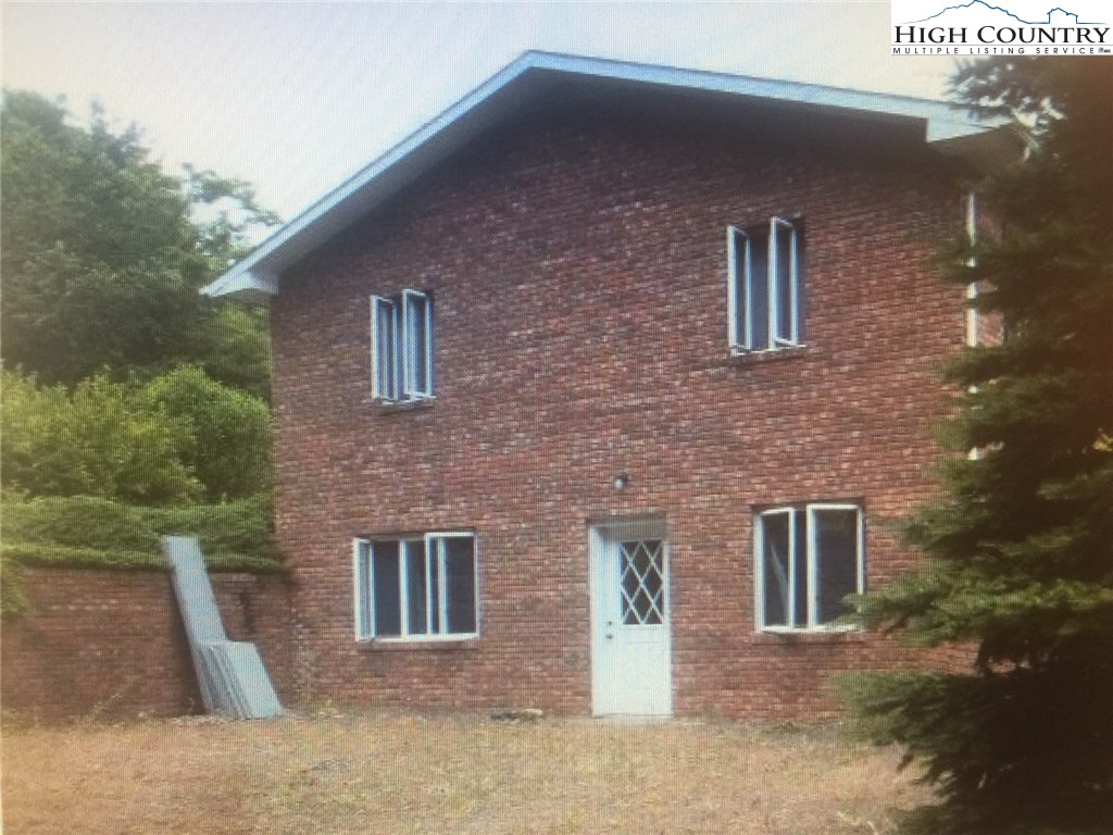 153 Perry Road West Jefferson, NC 28694 - Photo 10 of 36 Gallery Image 10