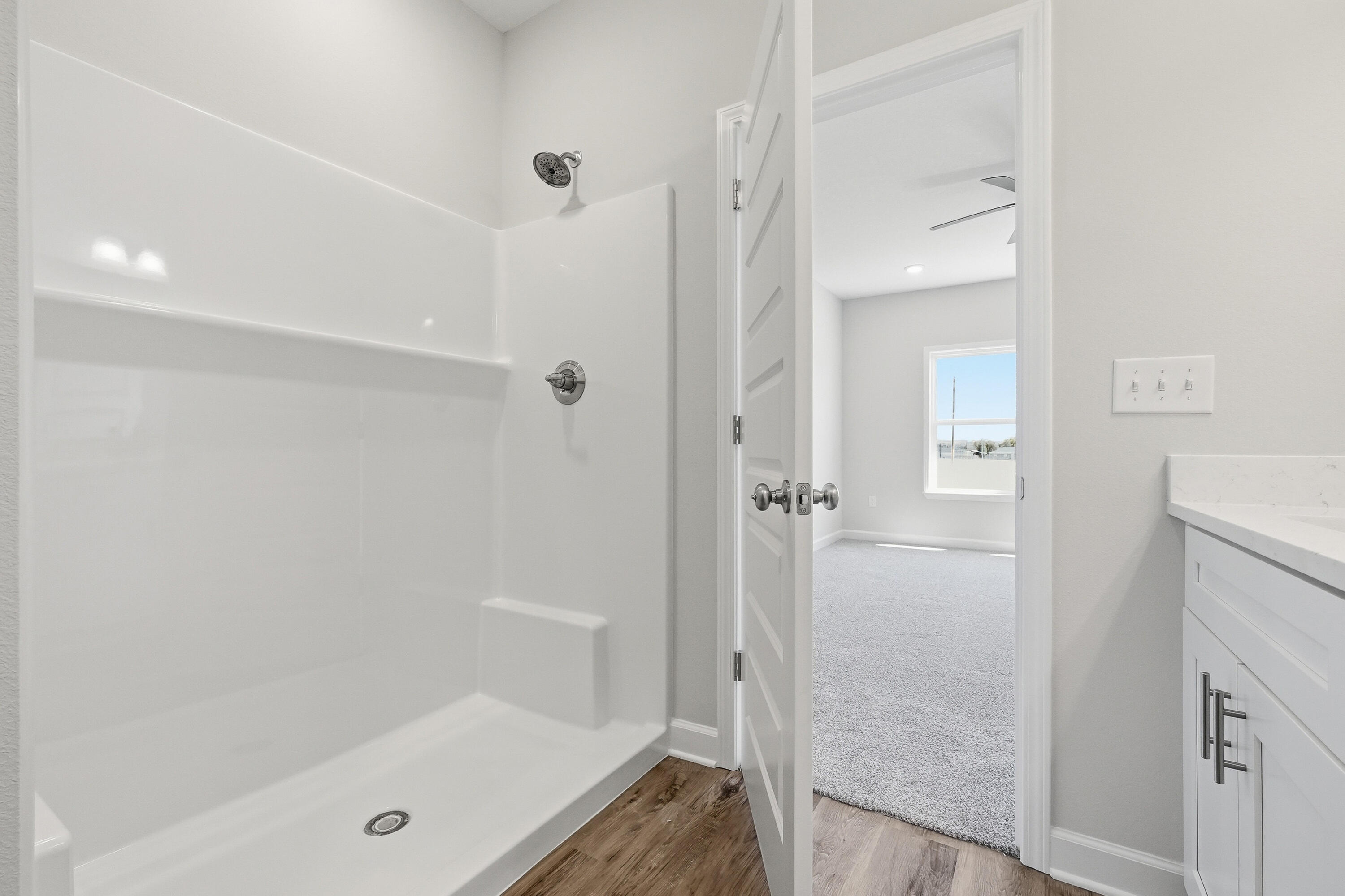 6114 Mildreds Way Crestview, FL 32539 - Photo 17 of 24 a bathroom with a tub