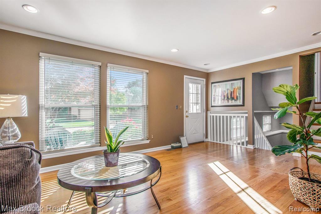 954 Hadley Road Rochester Hills, MI 48307 - Photo 3 of 43