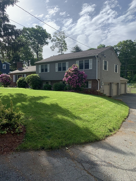 47 Farmington Road Nashua, NH 03060 - Photo 2 of 37 Gallery Image 2