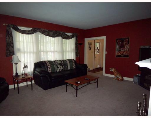 1263 Ashton Road Sharon, PA 16146 - Photo 11 of 18 Living Room.