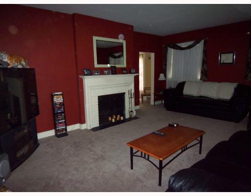1263 Ashton Road Sharon, PA 16146 - Photo 10 of 18 Living Room.