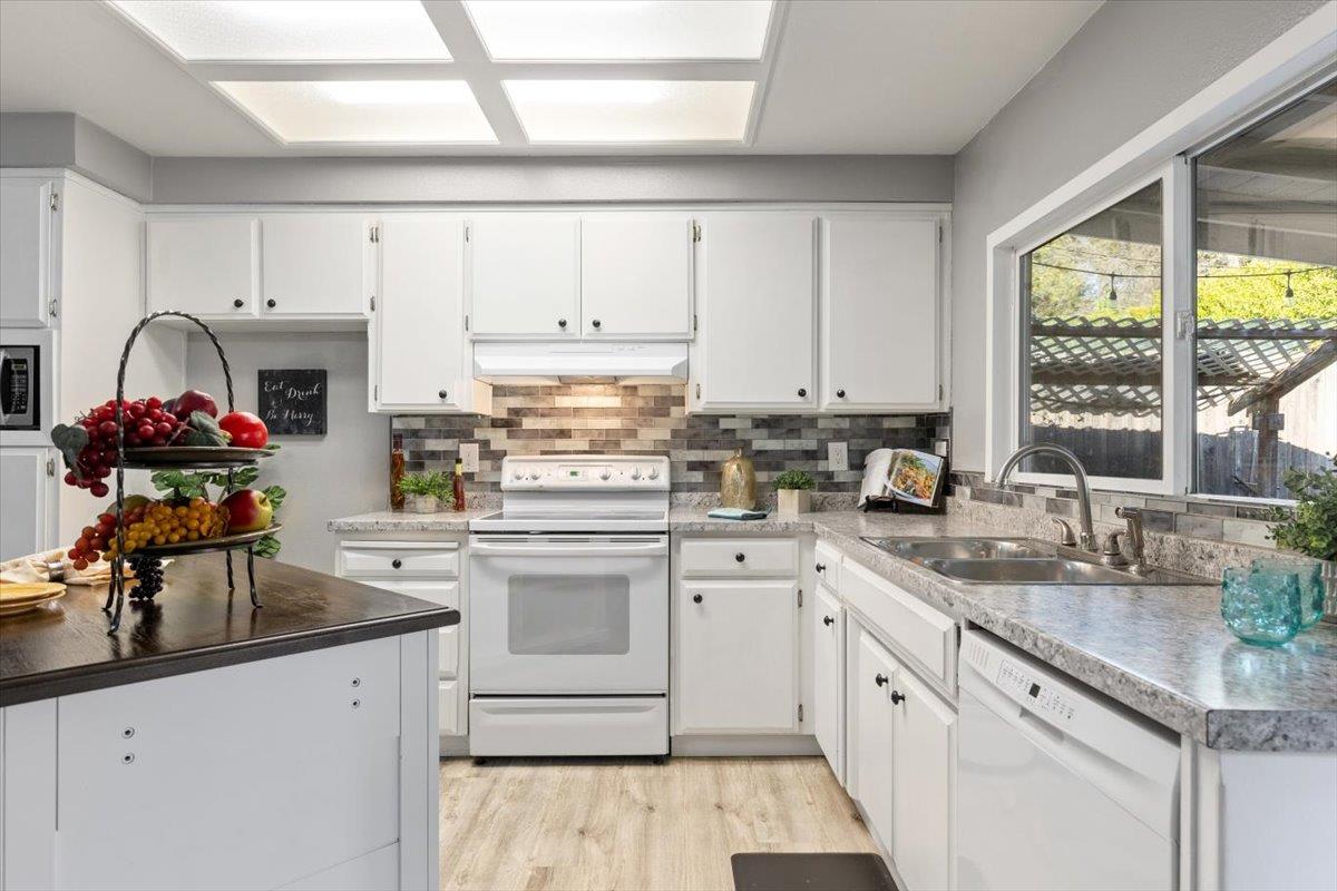 6334 Appian Way Carmichael, CA 95608 - Photo 16 of 44