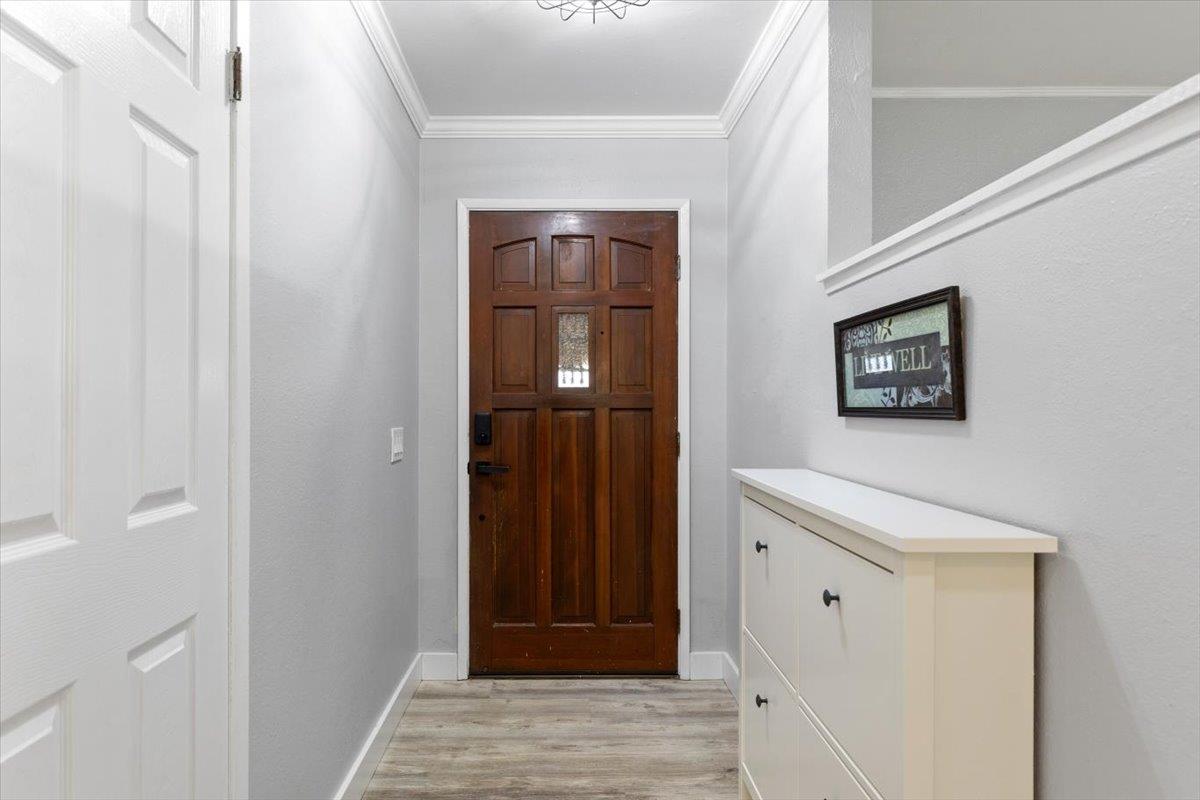 6334 Appian Way Carmichael, CA 95608 - Photo 4 of 44