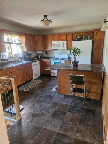 $209,900 | 614 North Riverside Drive, Winamac, IN 46996