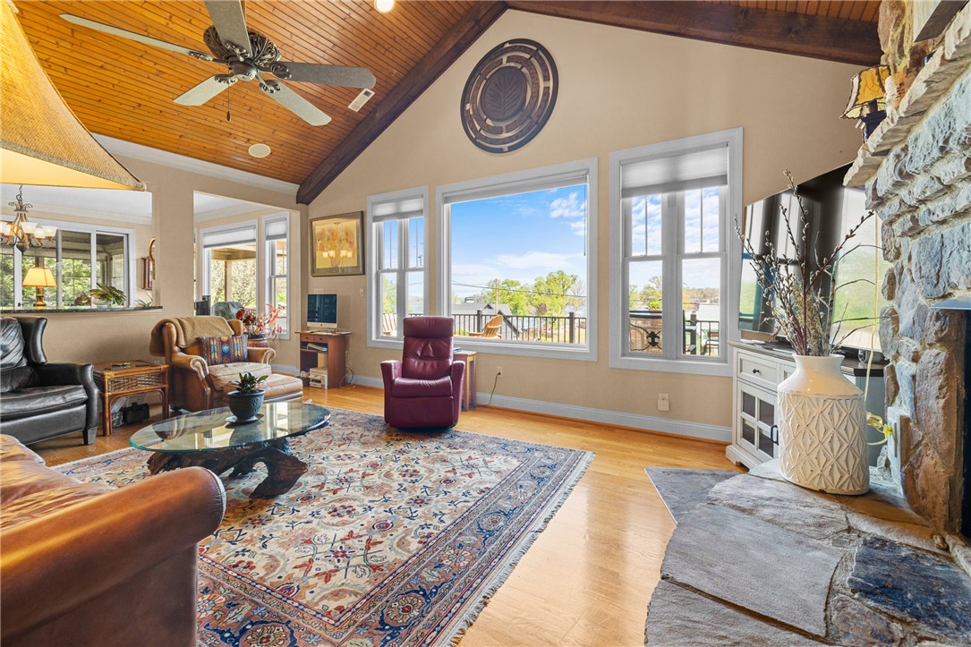 729 Navigator's Point, Unit POINTE Seneca, SC 29672 - Photo 9 of 48