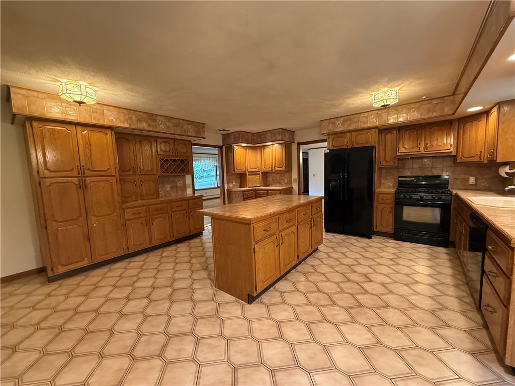 161 Council Rock Road Cranston, RI 02921 - Photo 14 of 31