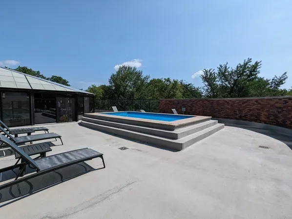 $205,000 | 5415 North Sheridan Road, Unit 5305, Chicago, IL 60640