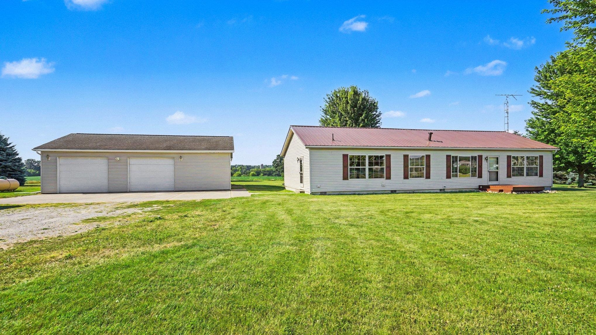 3895 West Broomfield Road Mount Pleasant, MI 48858 - Photo 1 of 34