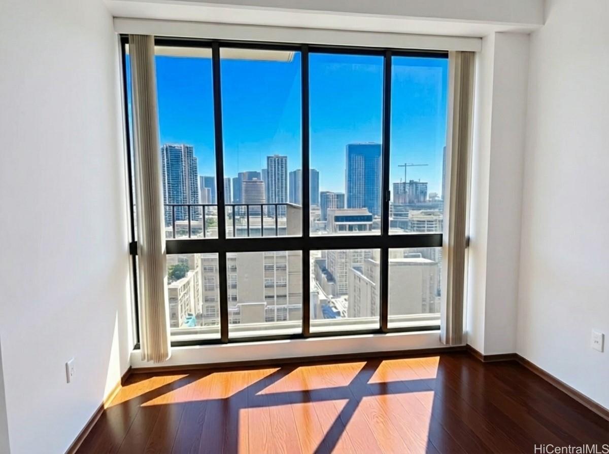 225 Queen Street, Unit 19F Honolulu, HI 96813 - Photo 12 of 25 Queen size bedroom with drawers or King.