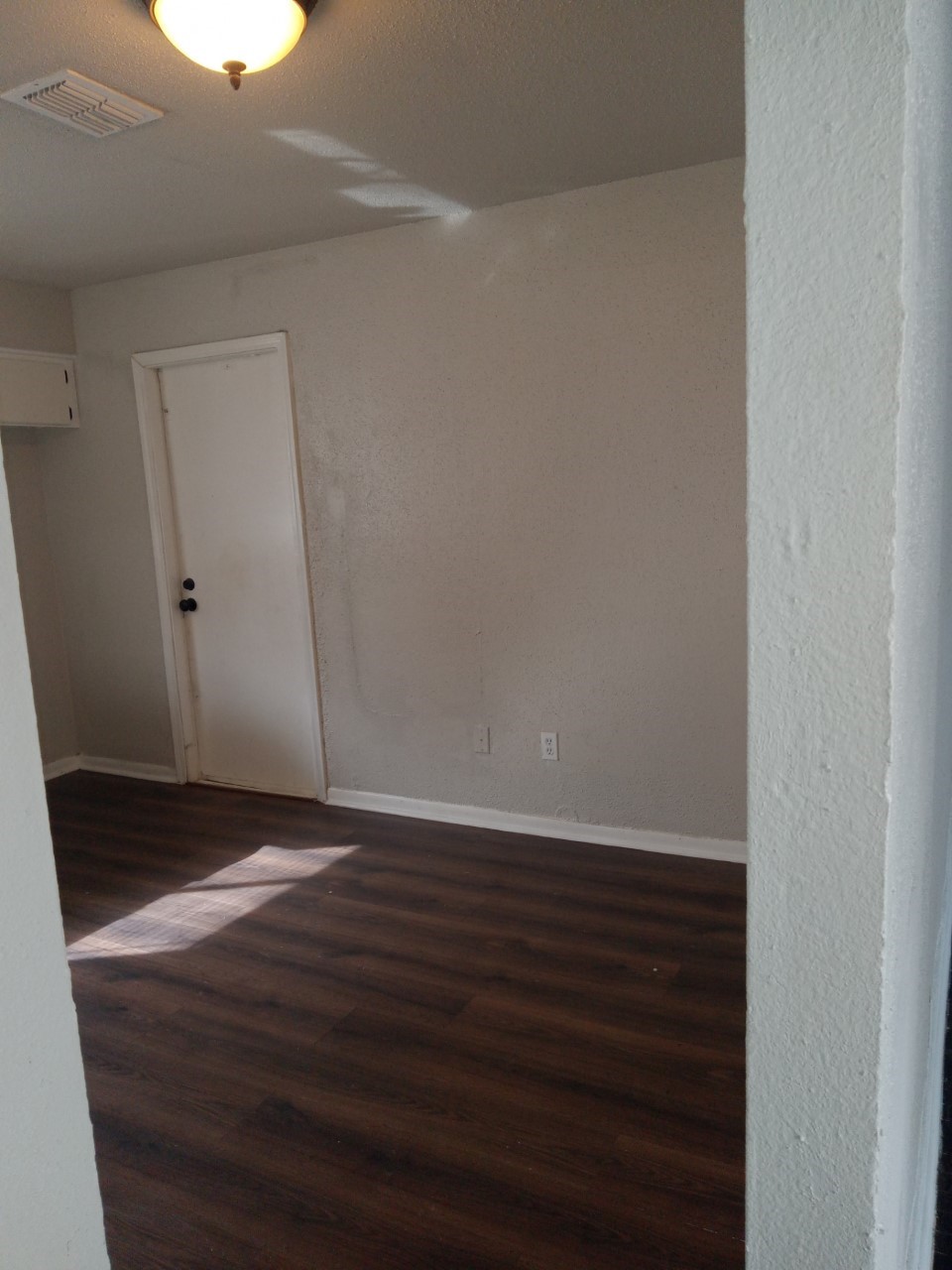 9306 St Lo Road Houston, TX 77033 - Photo 6 of 13 Dining area