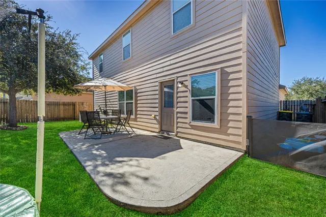 a view of a house with backyard