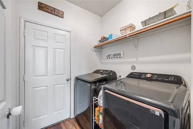 a view of utility room