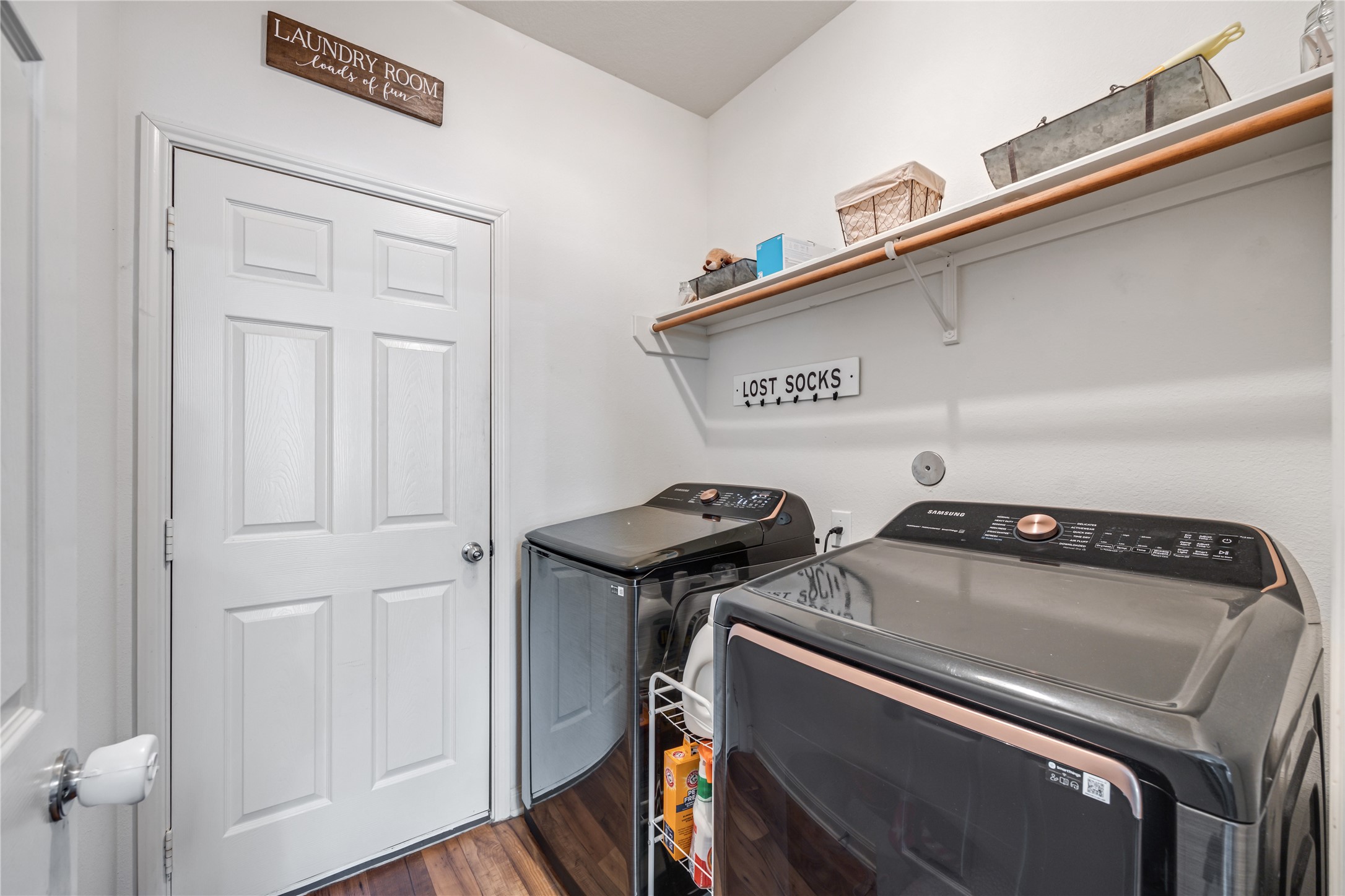 319 Falling Pine Drive Conroe, TX 77304 - Photo 9 of 22 a view of utility room