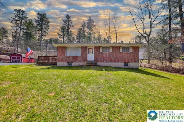 $305,900 | 1481 Sherwood Forest Road, Saylorsburg, PA 18353