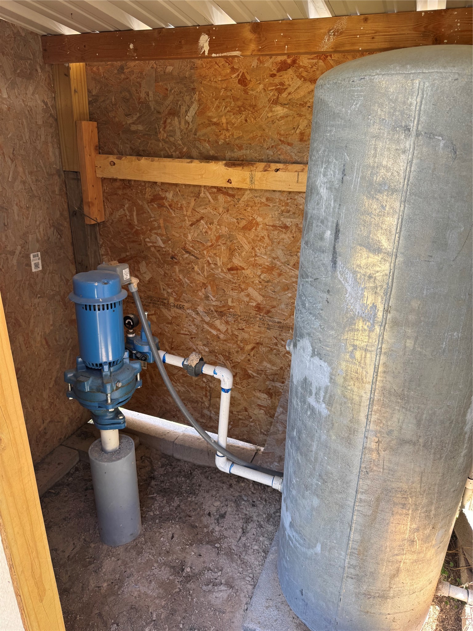 39 County Road 3478 Cleveland, TX 77327 - Photo 20 of 20 Inside Well house