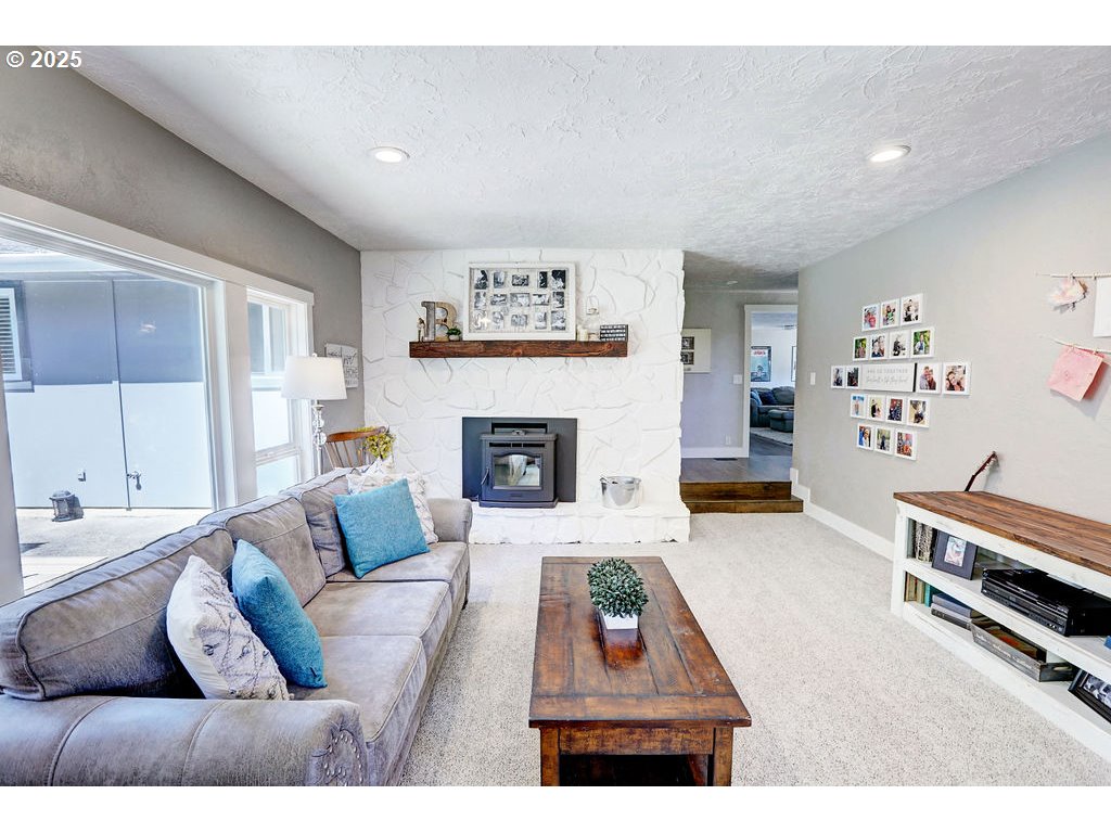 10253 South Kraxberger Road Canby, OR 97013 - Photo 15 of 37 a living room with furniture and a fireplace