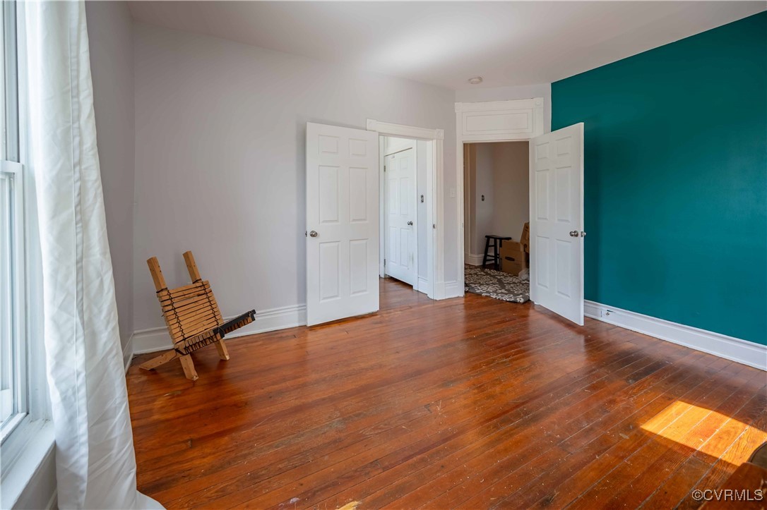 5 West Graham Road Richmond, VA 23222 - Photo 27 of 42 a view of a room with wooden floor and bench