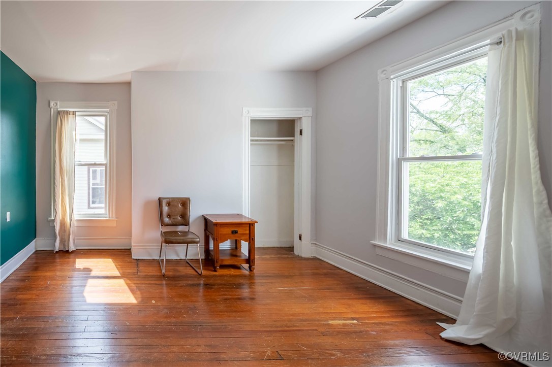 5 West Graham Road Richmond, VA 23222 - Photo 28 of 42 a living room with furniture and wooden floor
