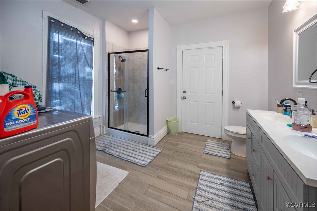 5 West Graham Road Richmond, VA 23222 - Photo 33 of 42 a kitchen with stainless steel appliances a stove a refrigerator and a sink