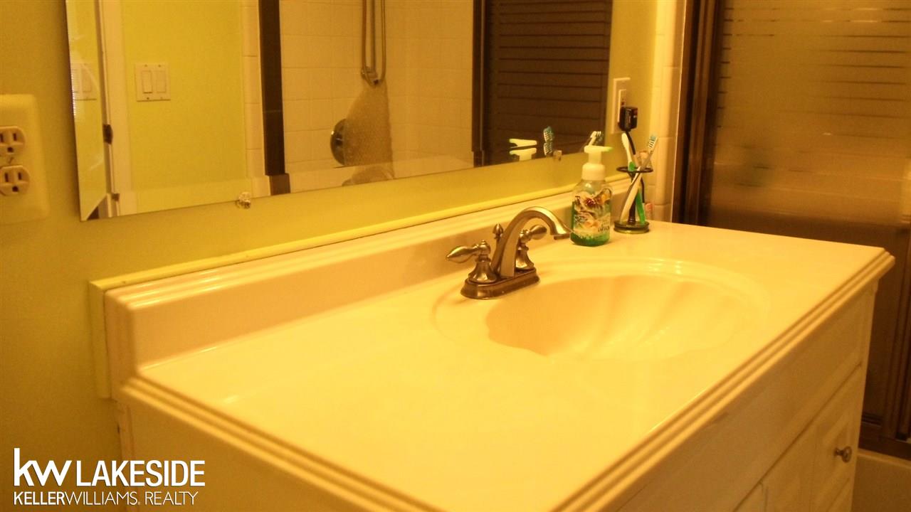 51170 South Foster Road New Baltimore, MI 48047 - Photo 18 of 35 Newer vanity & sink