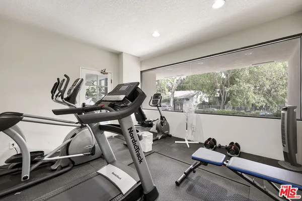 $5,995 | 723 Westmount Drive, Unit 206, West Hollywood, CA 90069