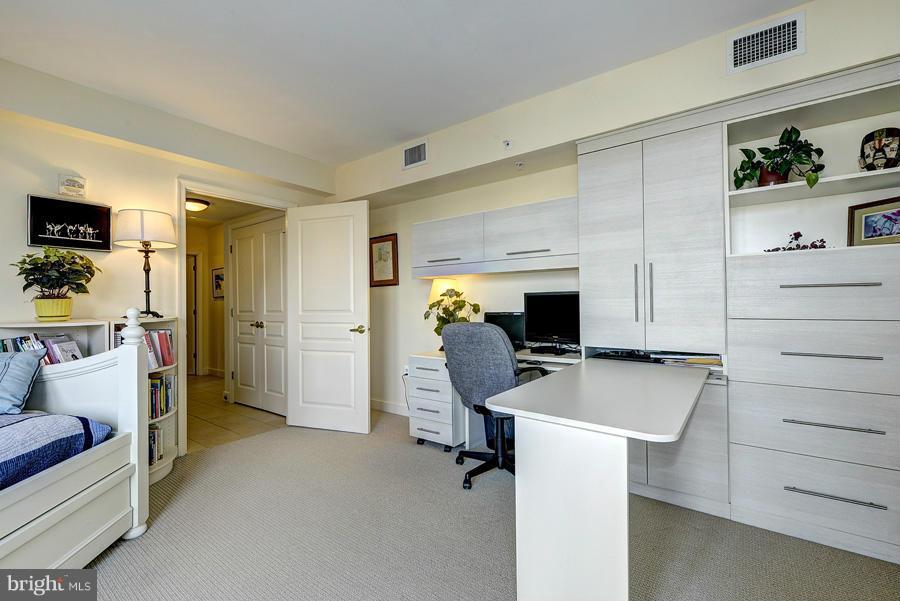 616 E Street Northwest, Unit 1118 Washington, DC 20004 - Photo 18 of 30 2nd Bedroom with built in office