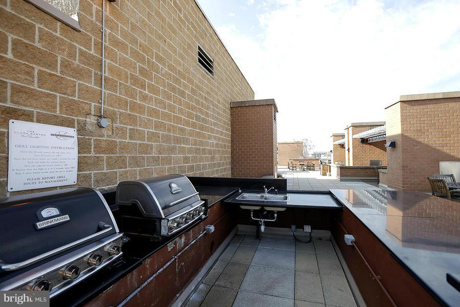 616 E Street Northwest, Unit 1118 Washington, DC 20004 - Photo 25 of 30 Roof top grills
